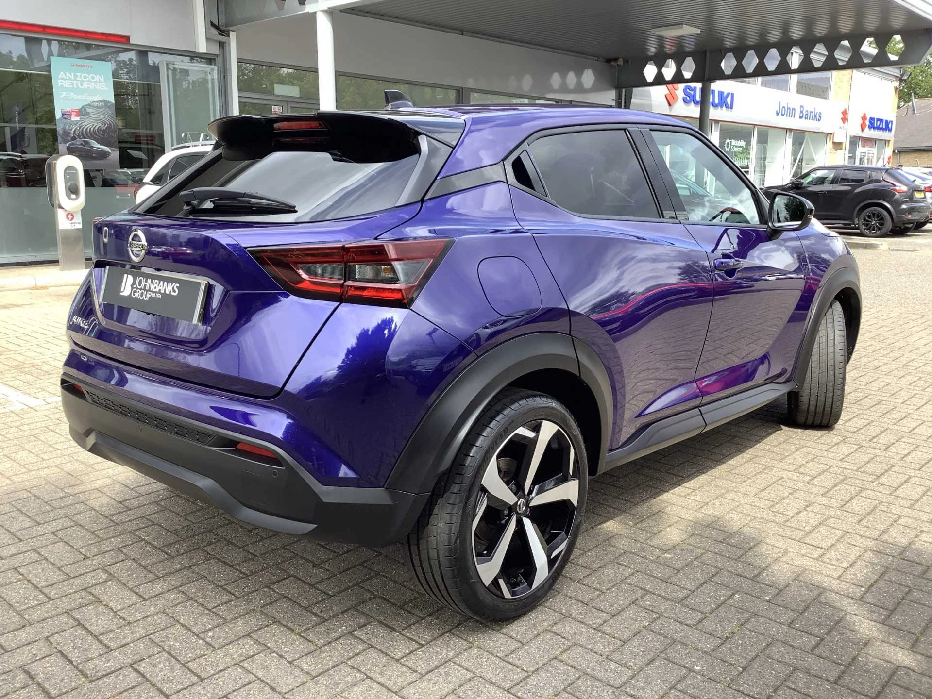 Vehicle image 7