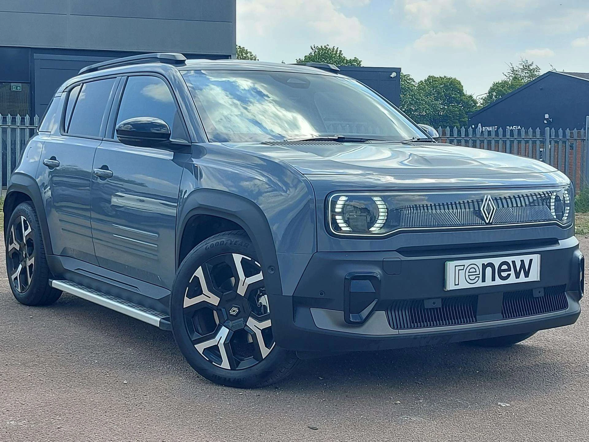 Vehicle image 4