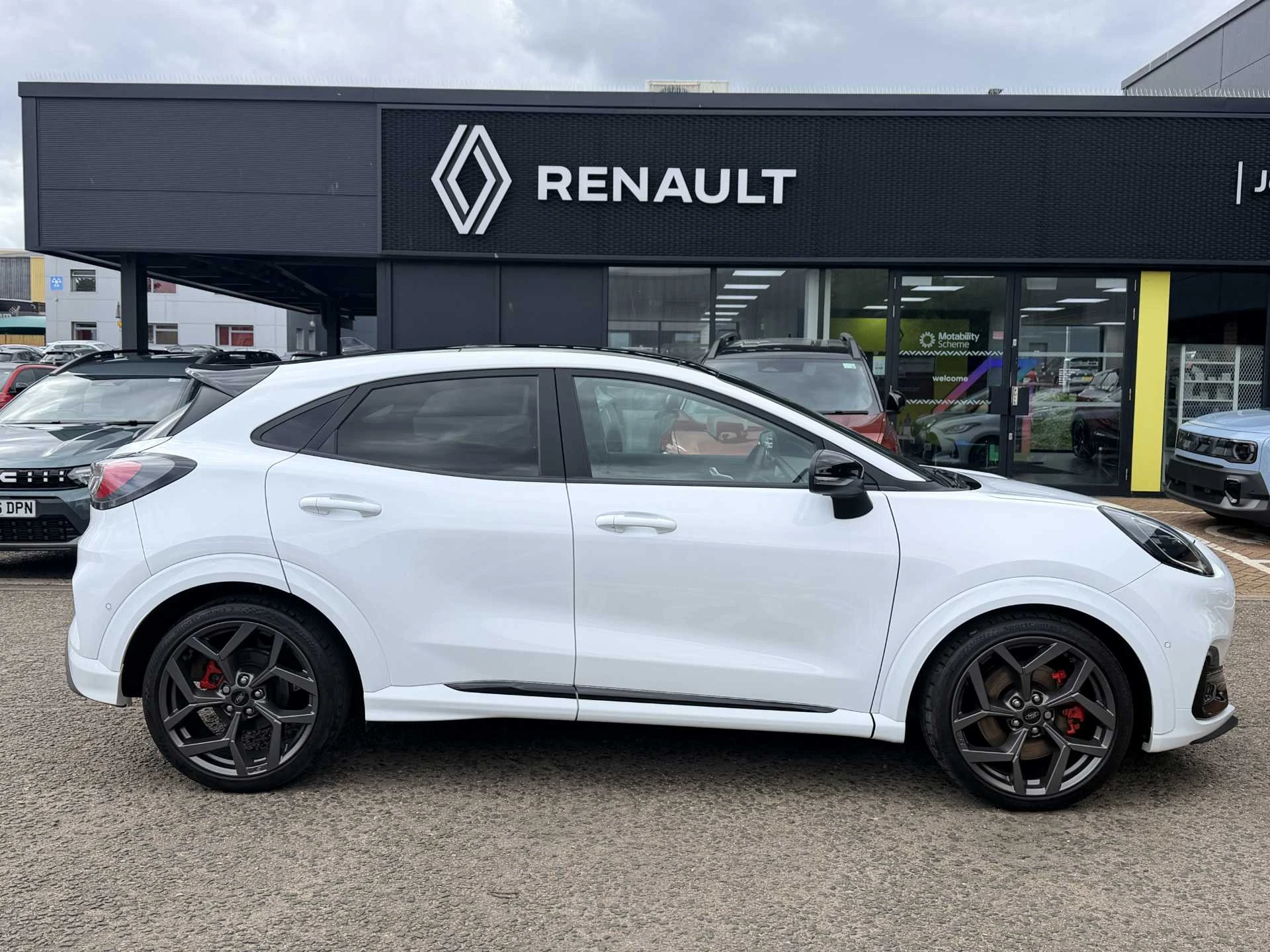 Vehicle image 5