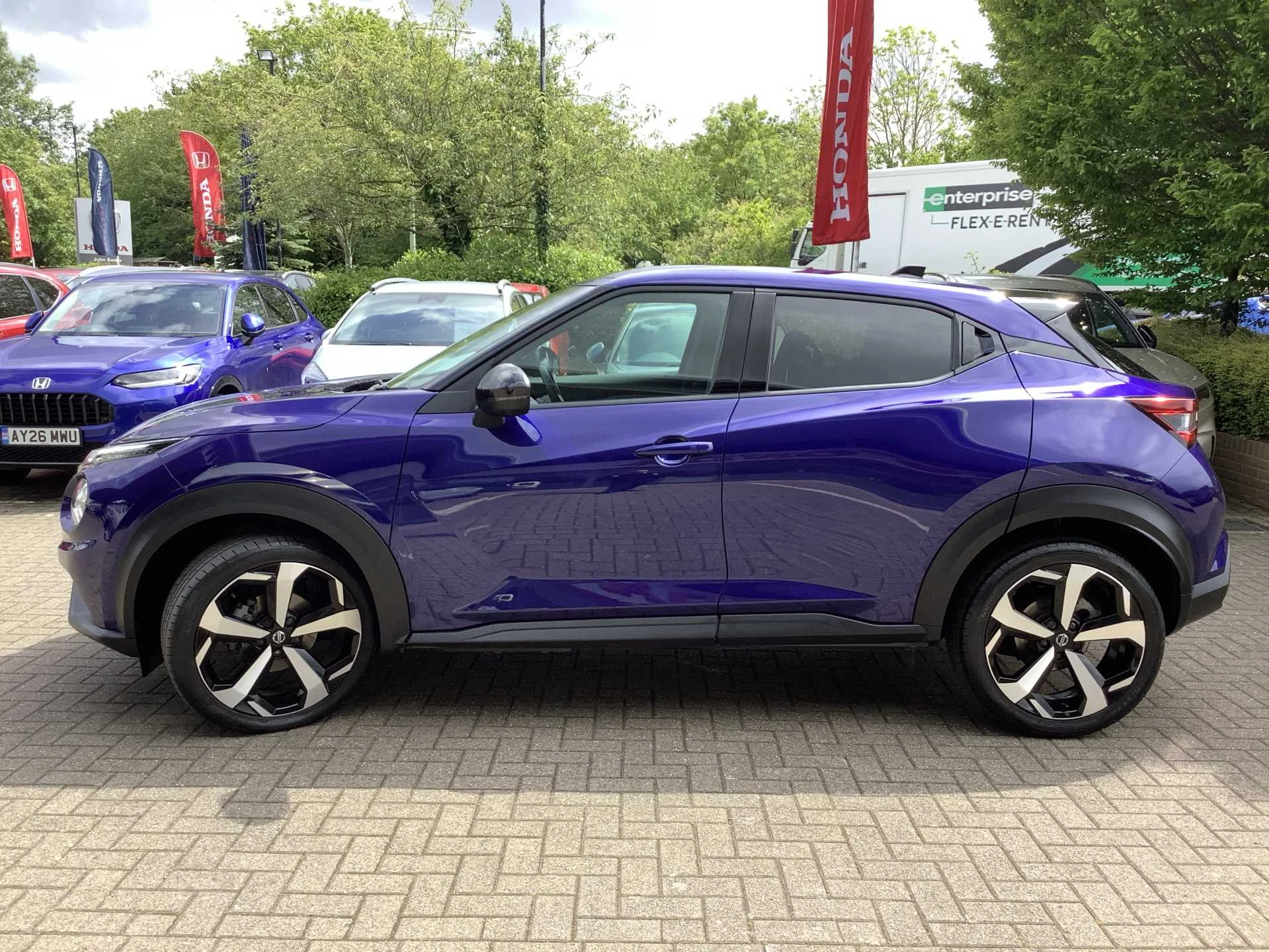 Vehicle image 4