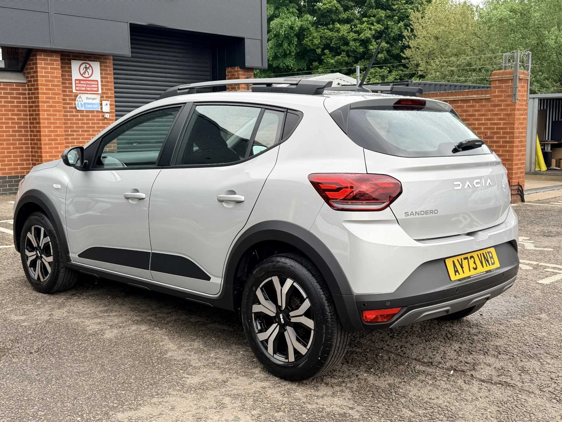 Vehicle image 3