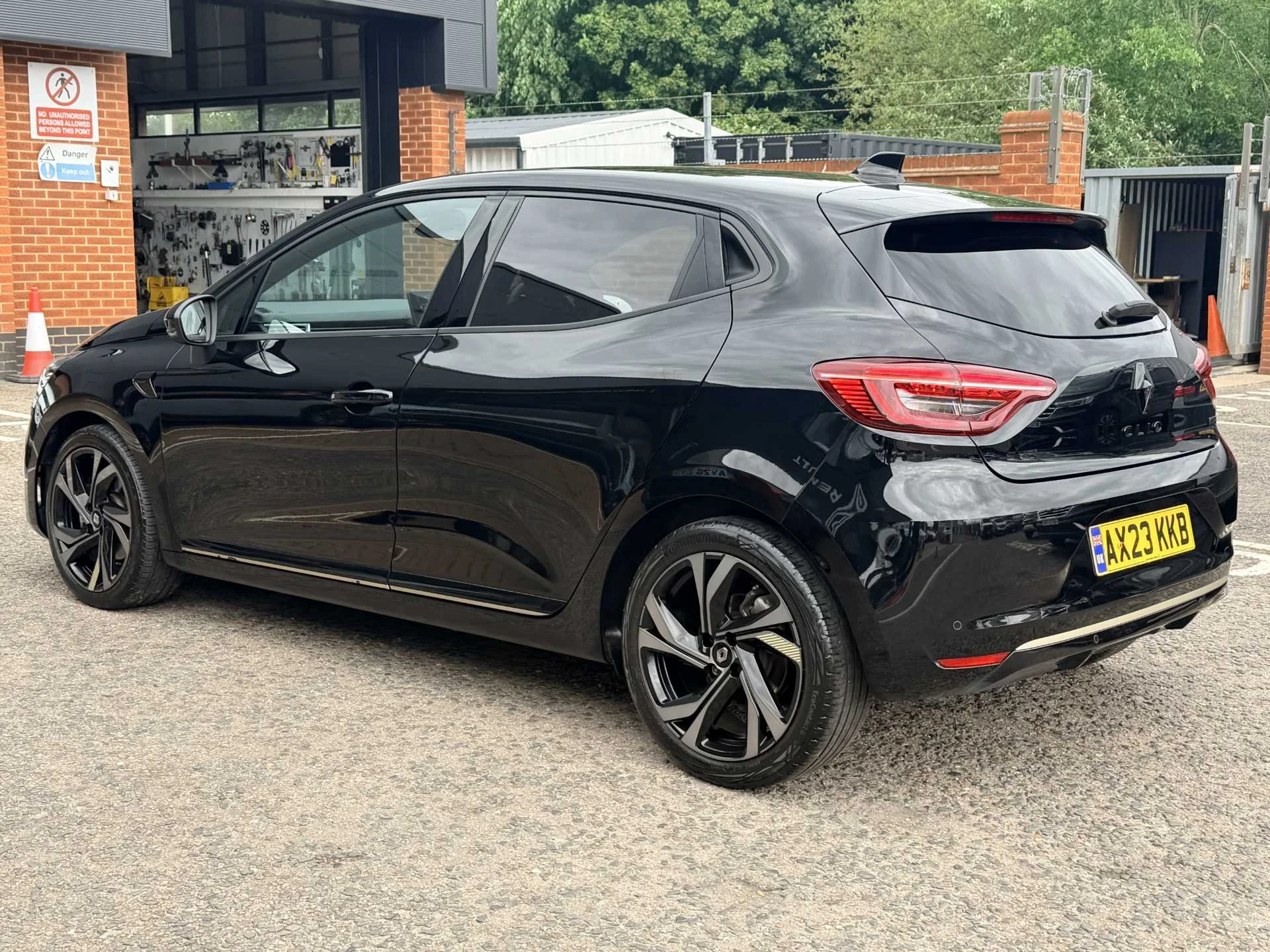 Vehicle image 3