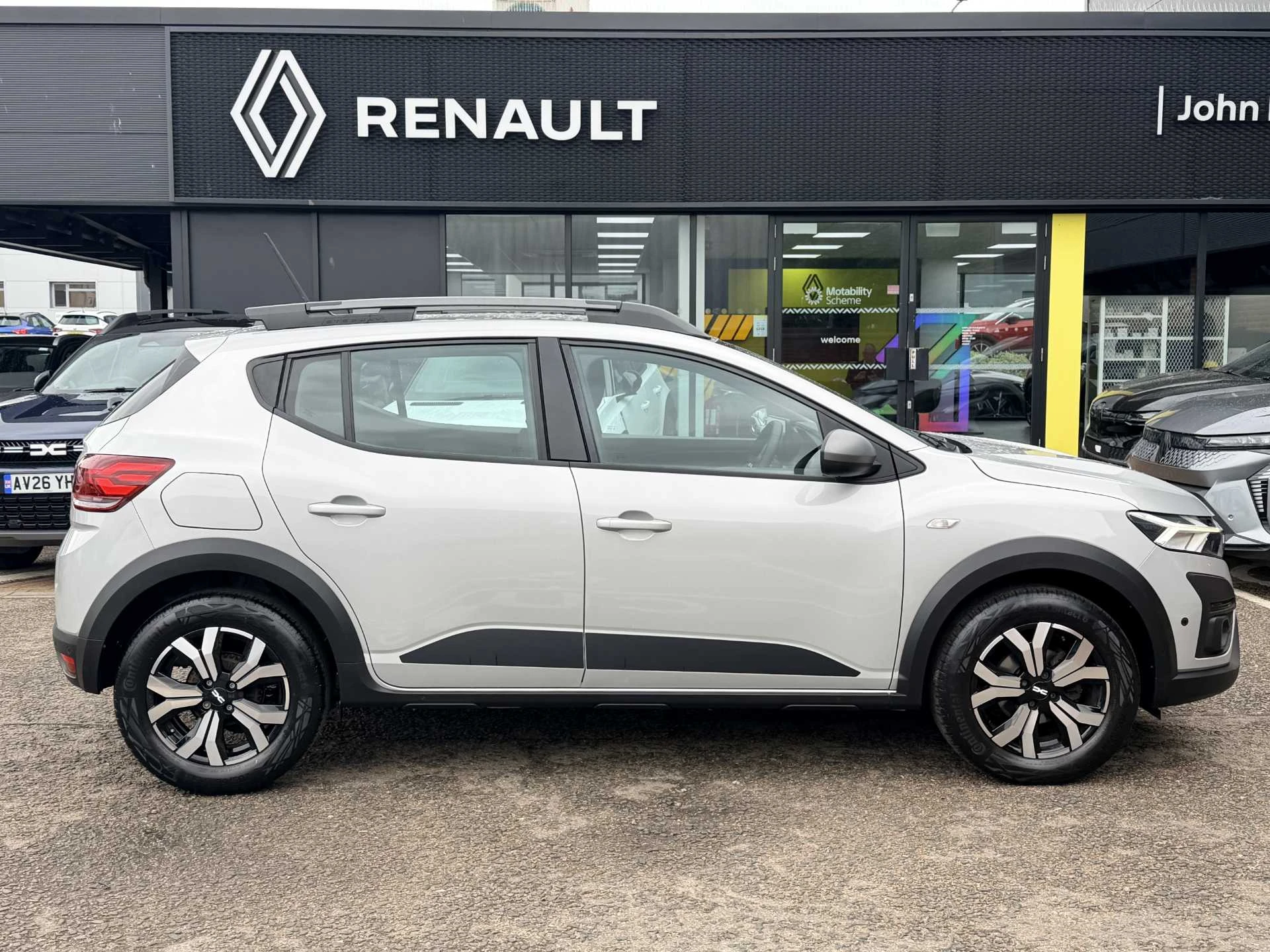 Vehicle image 5