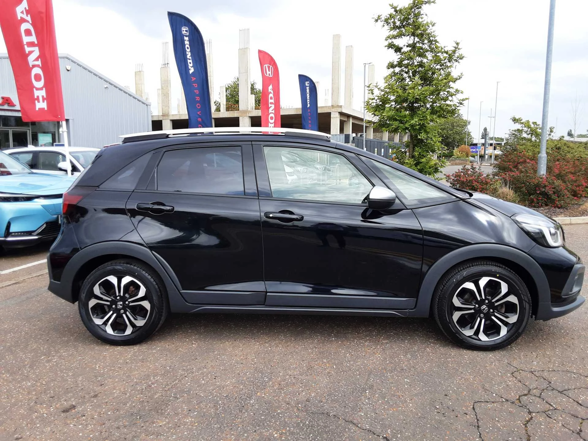 Vehicle image 4
