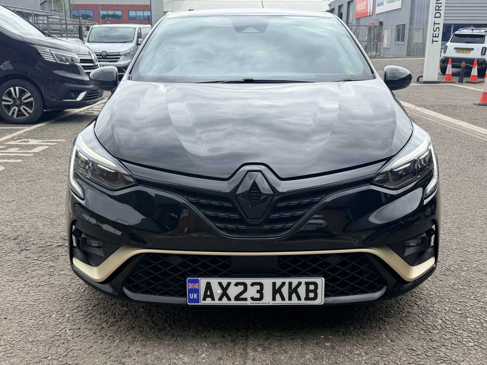 Vehicle image 6