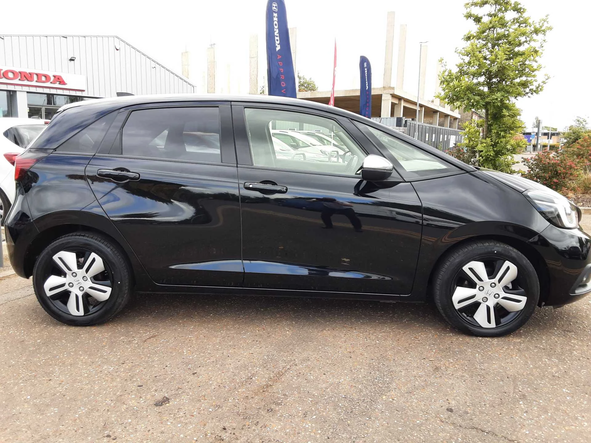 Vehicle image 3