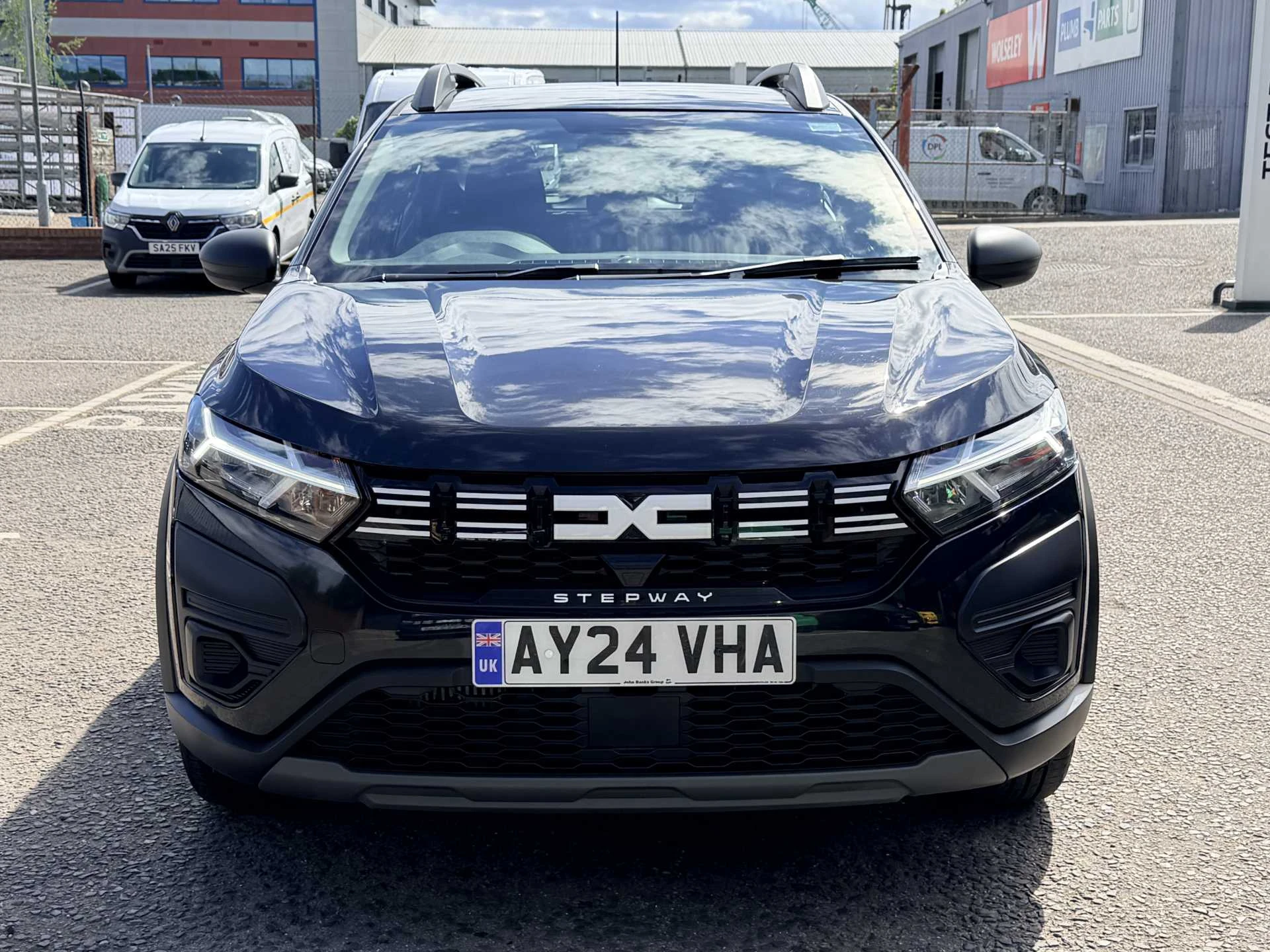 Vehicle image 5