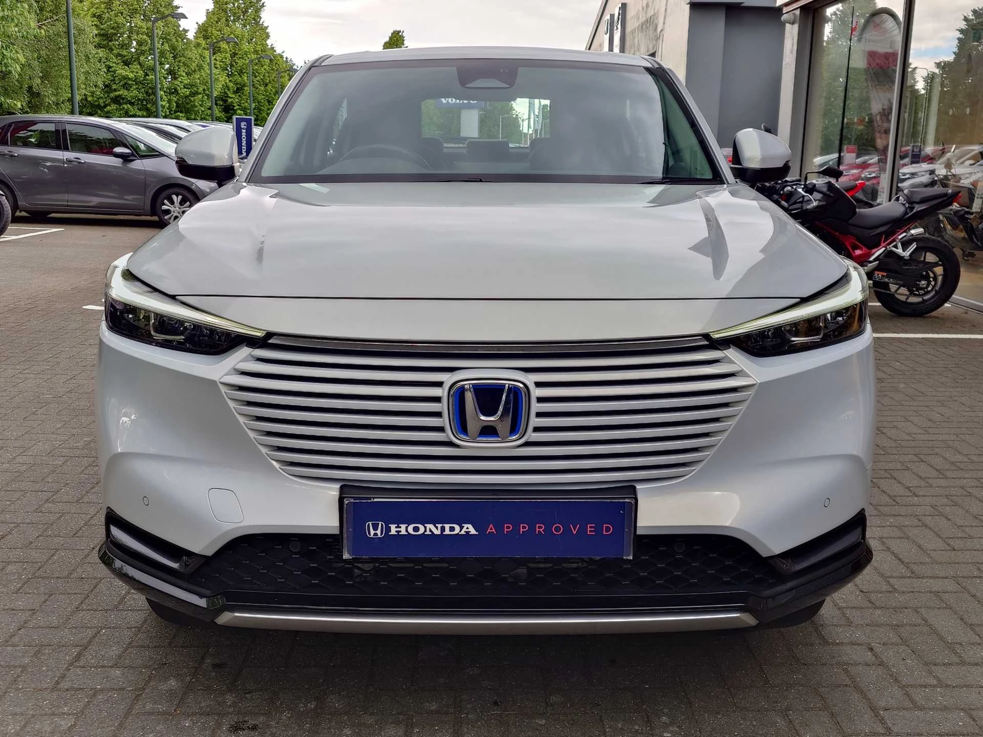 Vehicle image 6