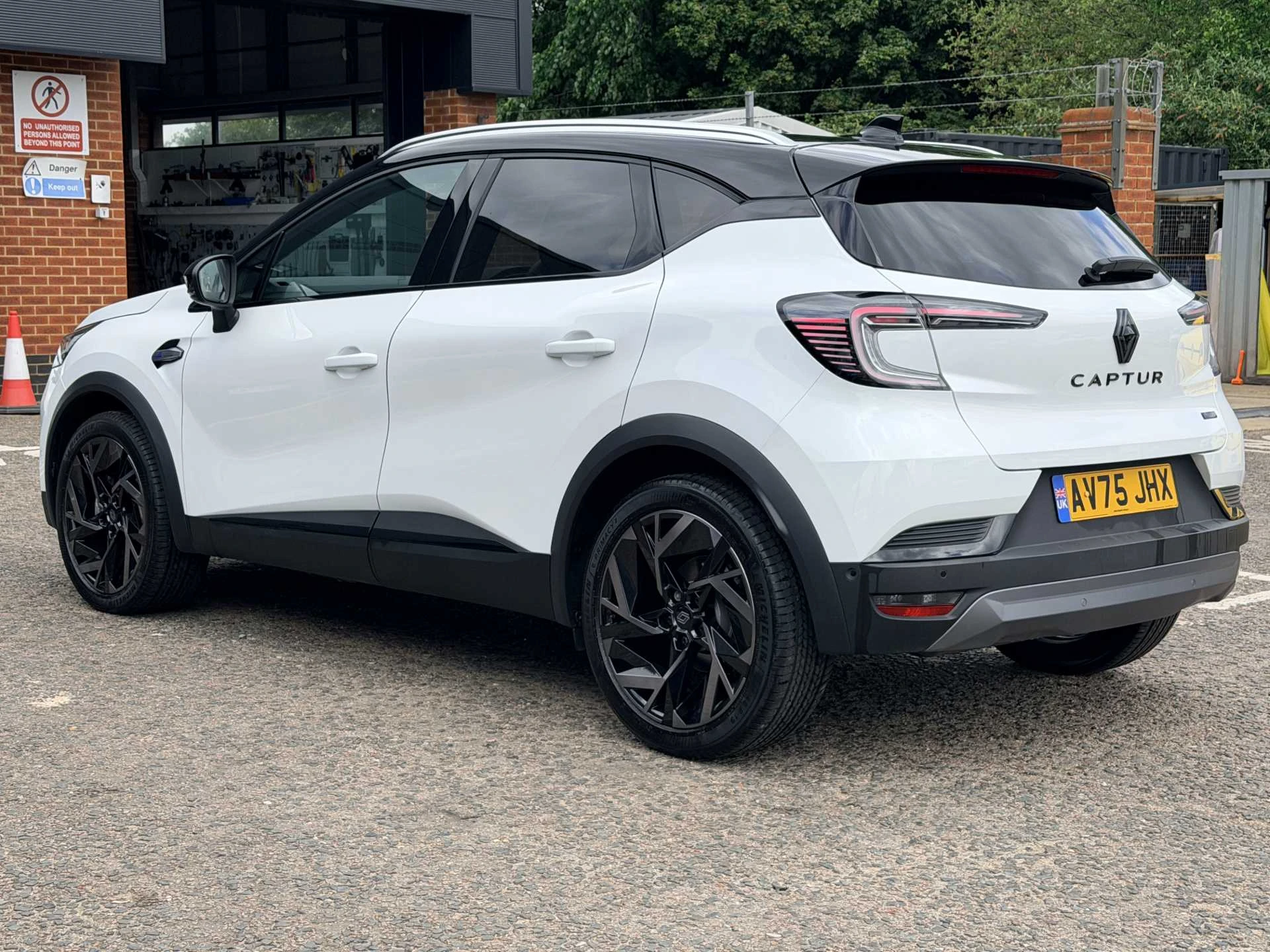 Vehicle image 3