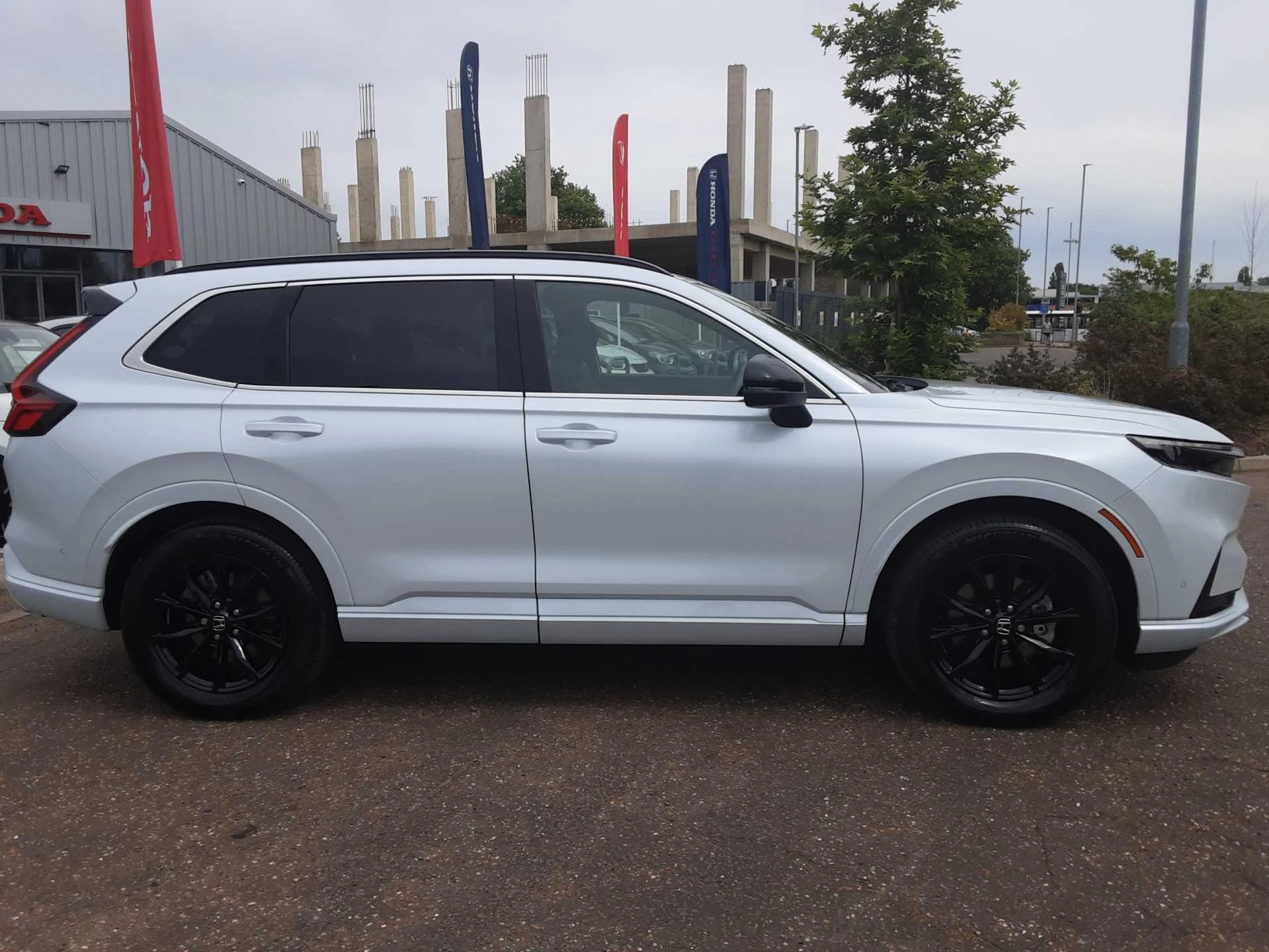 Vehicle image 4