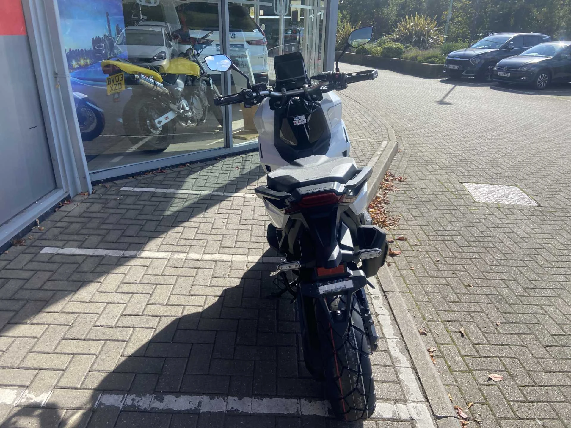 Vehicle image 6