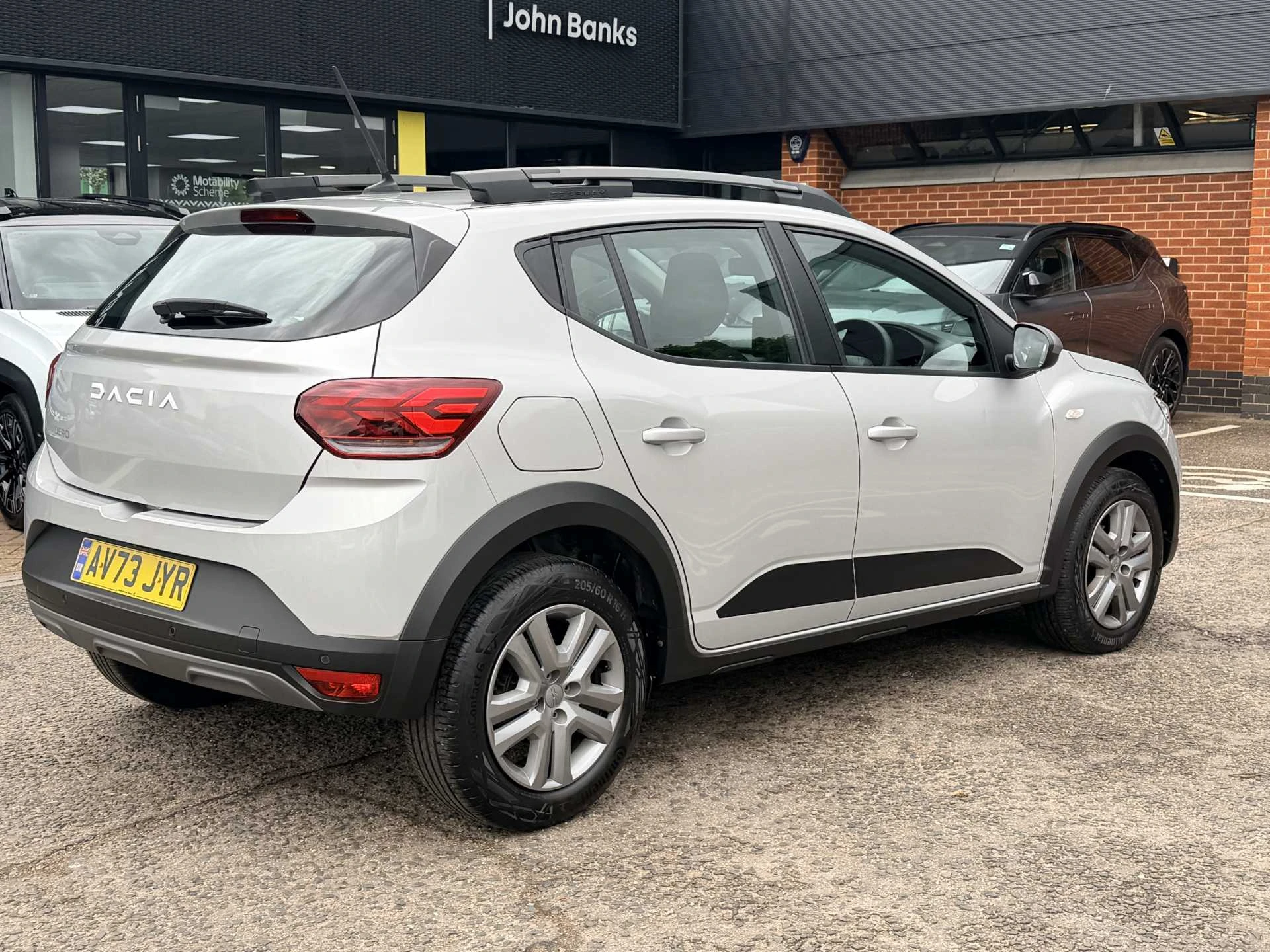 Vehicle image 4