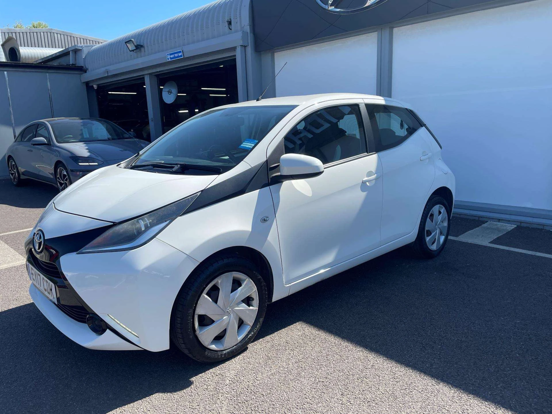 Vehicle image 6