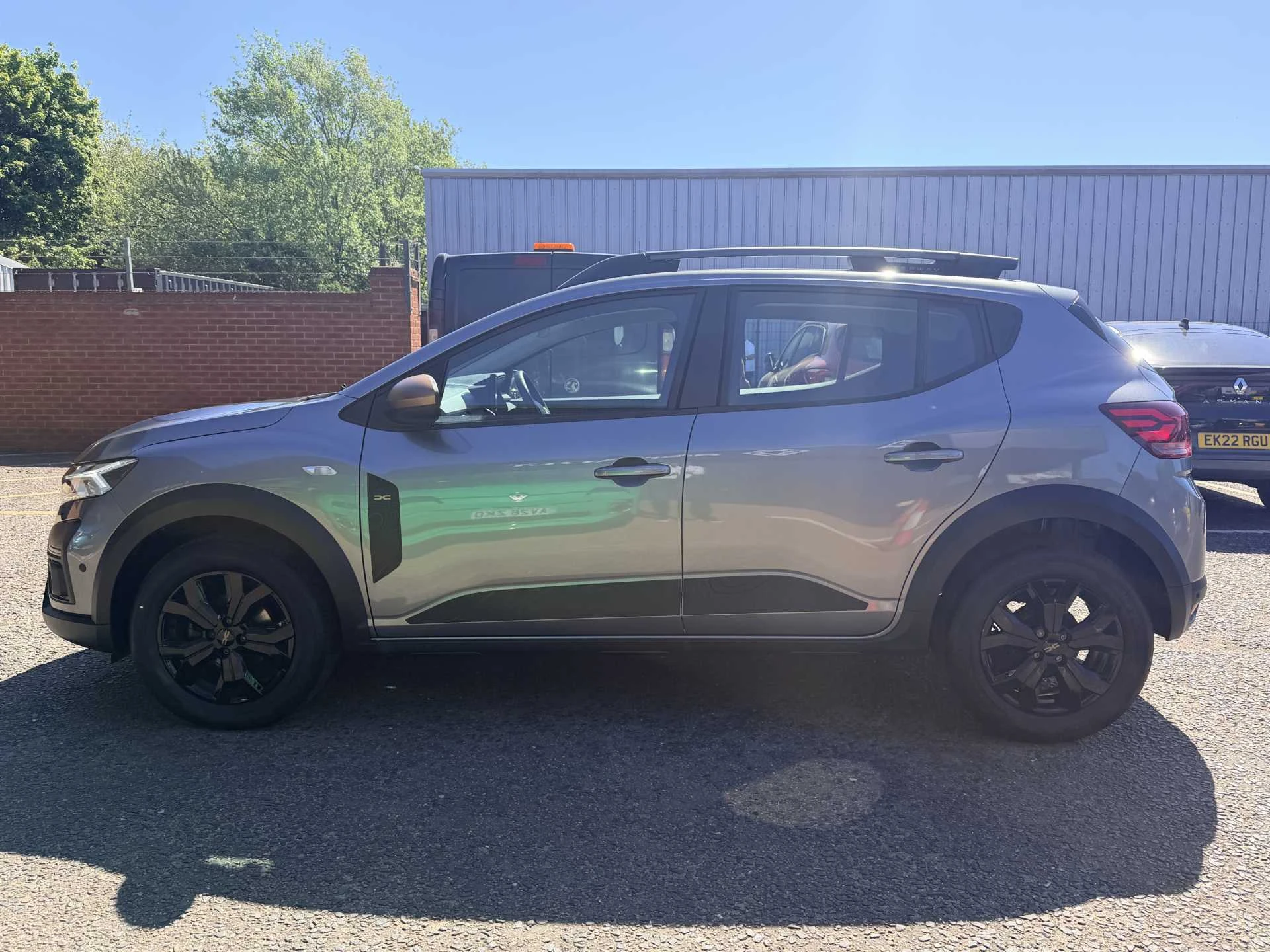 Vehicle image 6