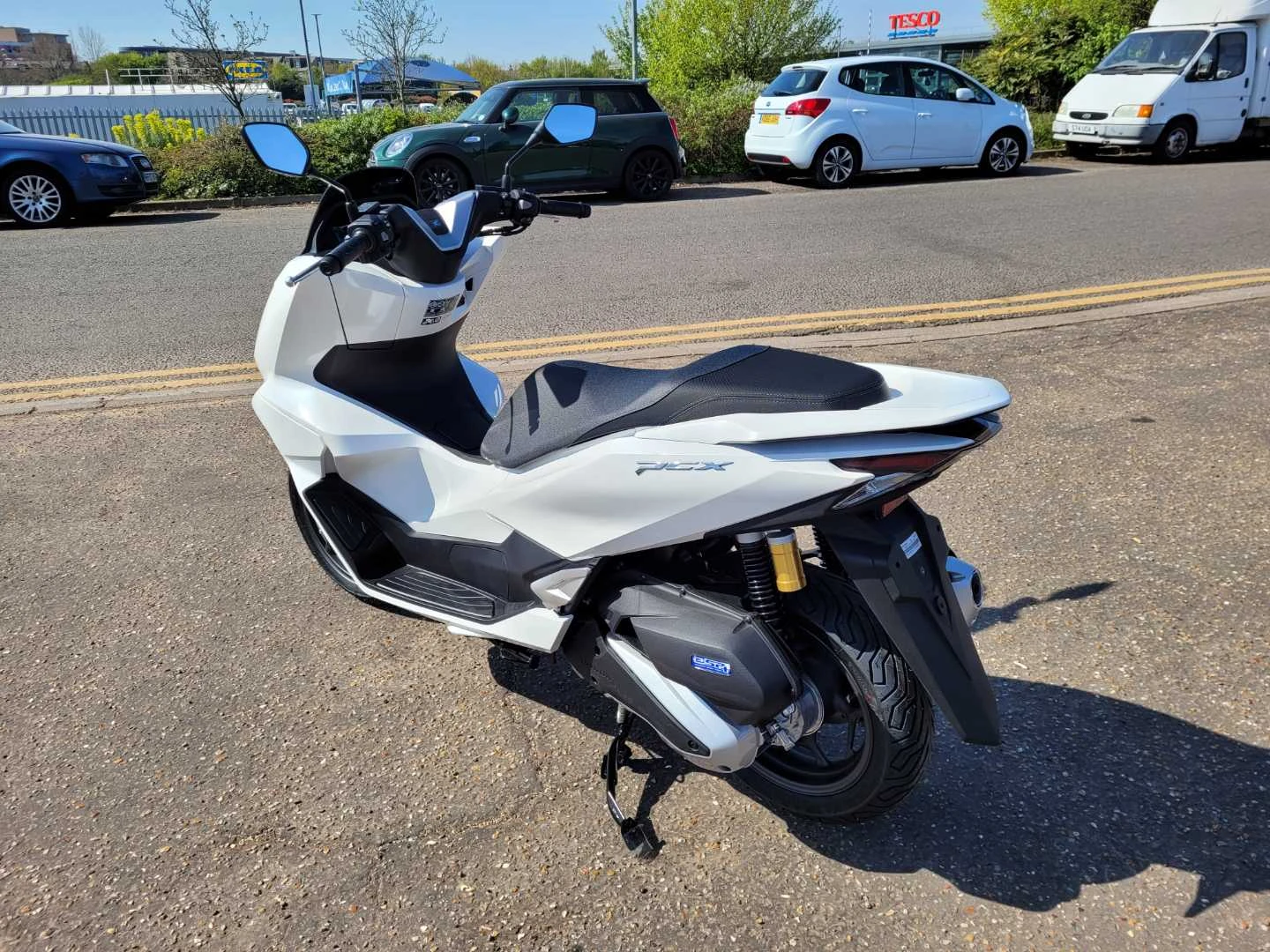 Vehicle image 5
