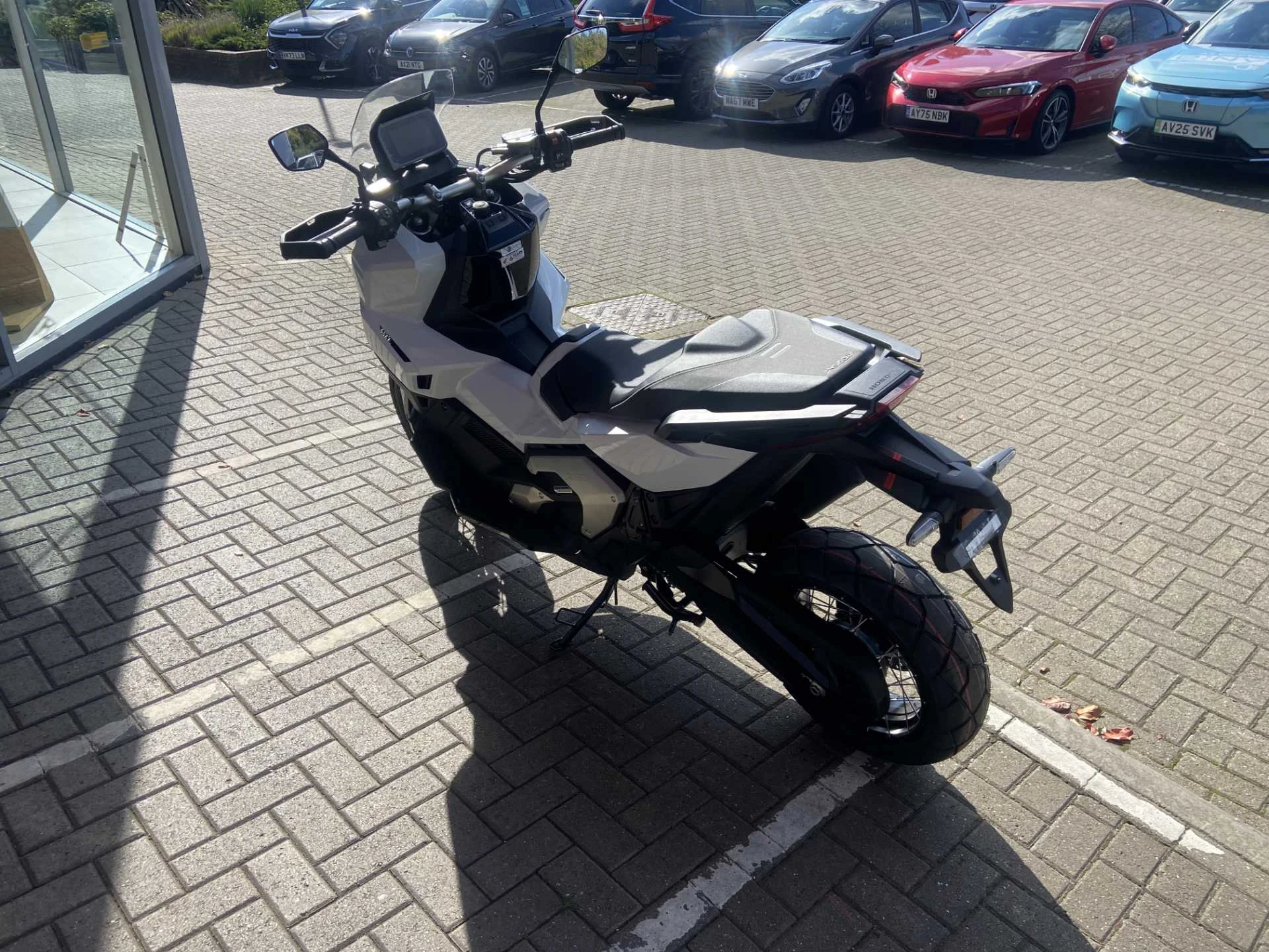 Vehicle image 5