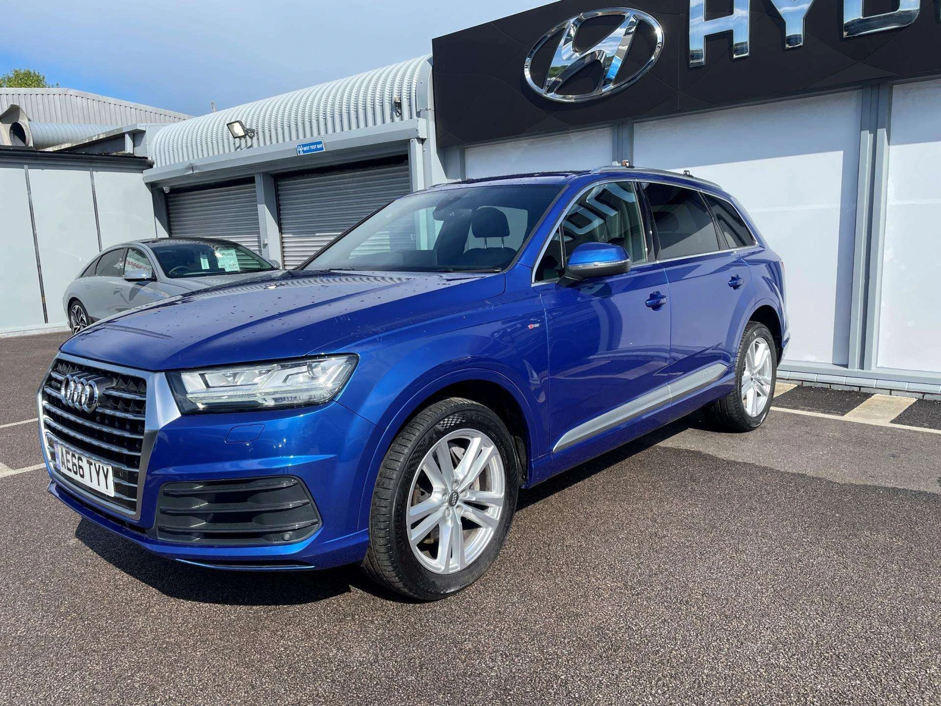 Vehicle image 6