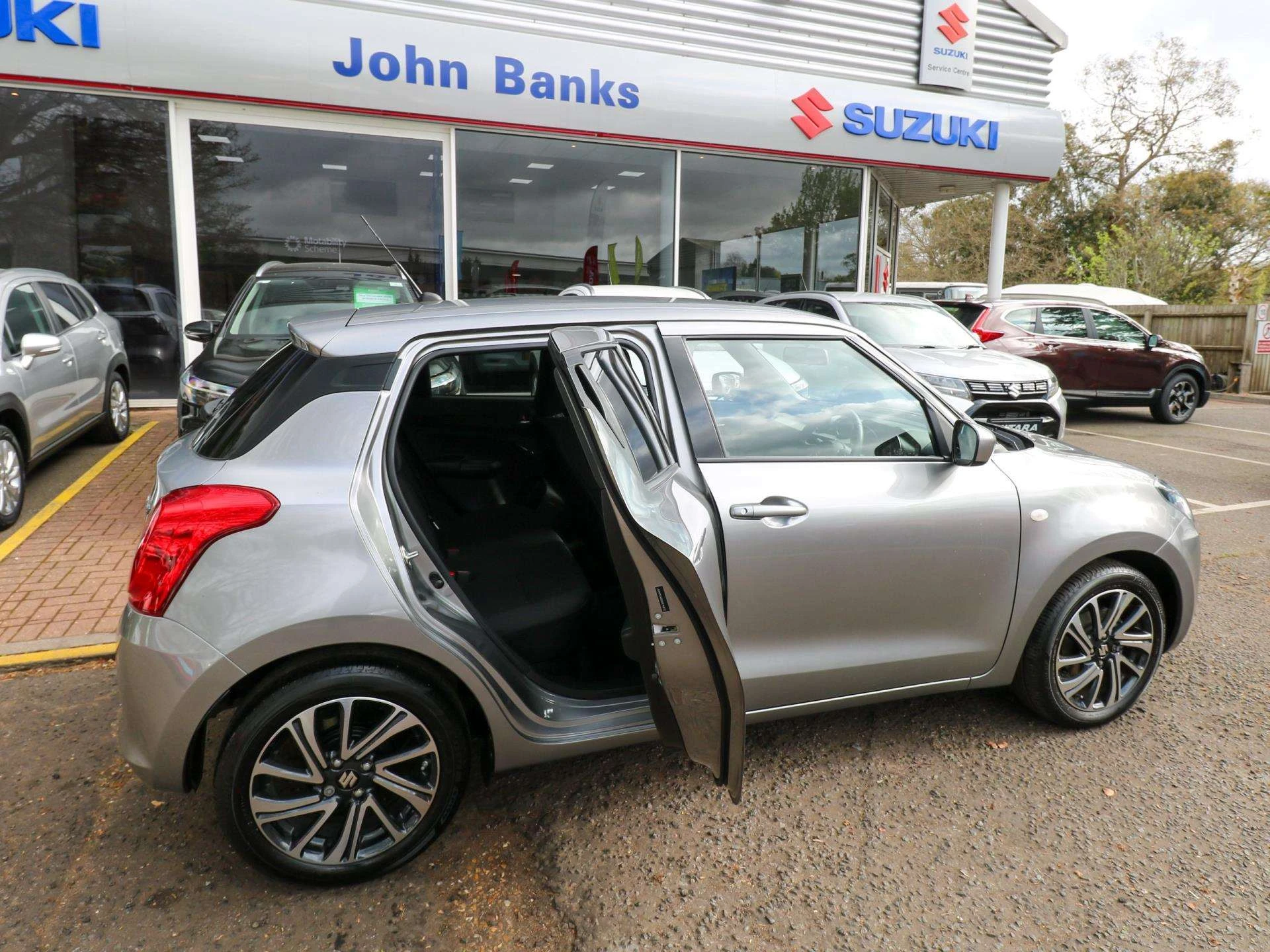 Vehicle image 5