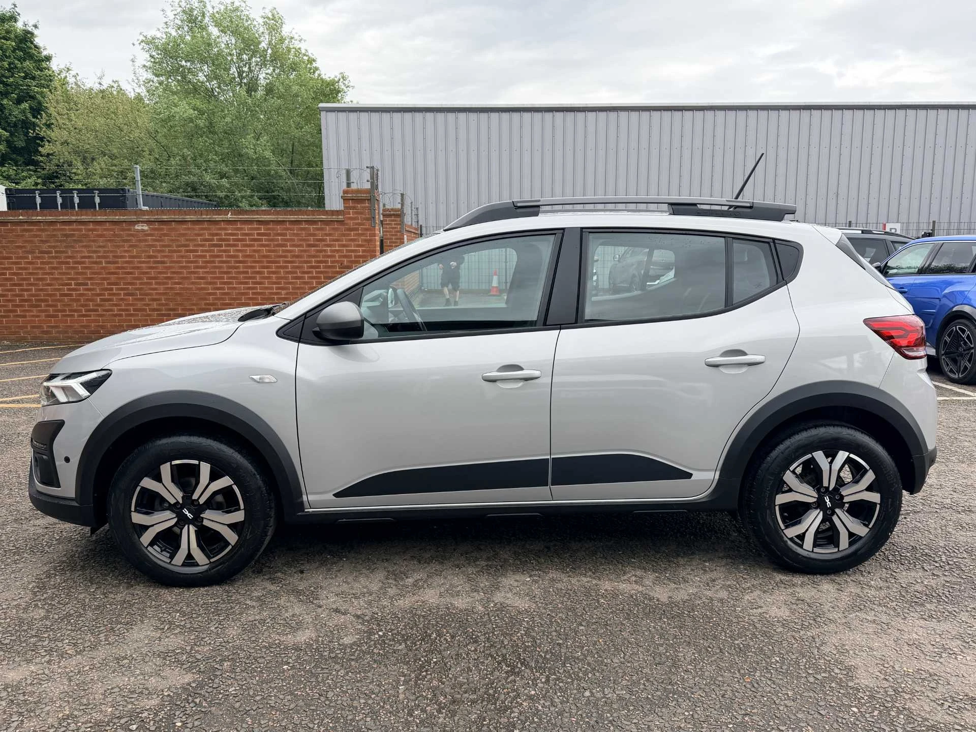 Vehicle image 7