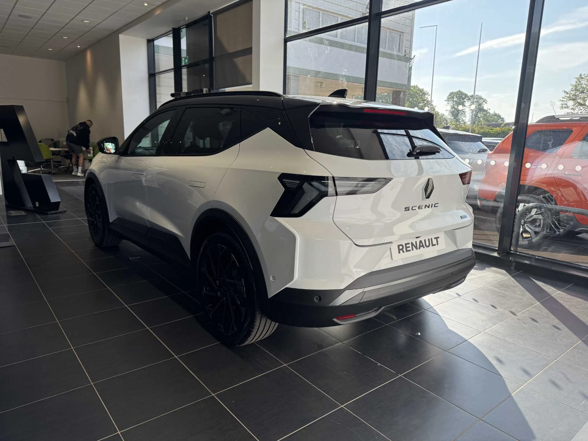 Vehicle image 4
