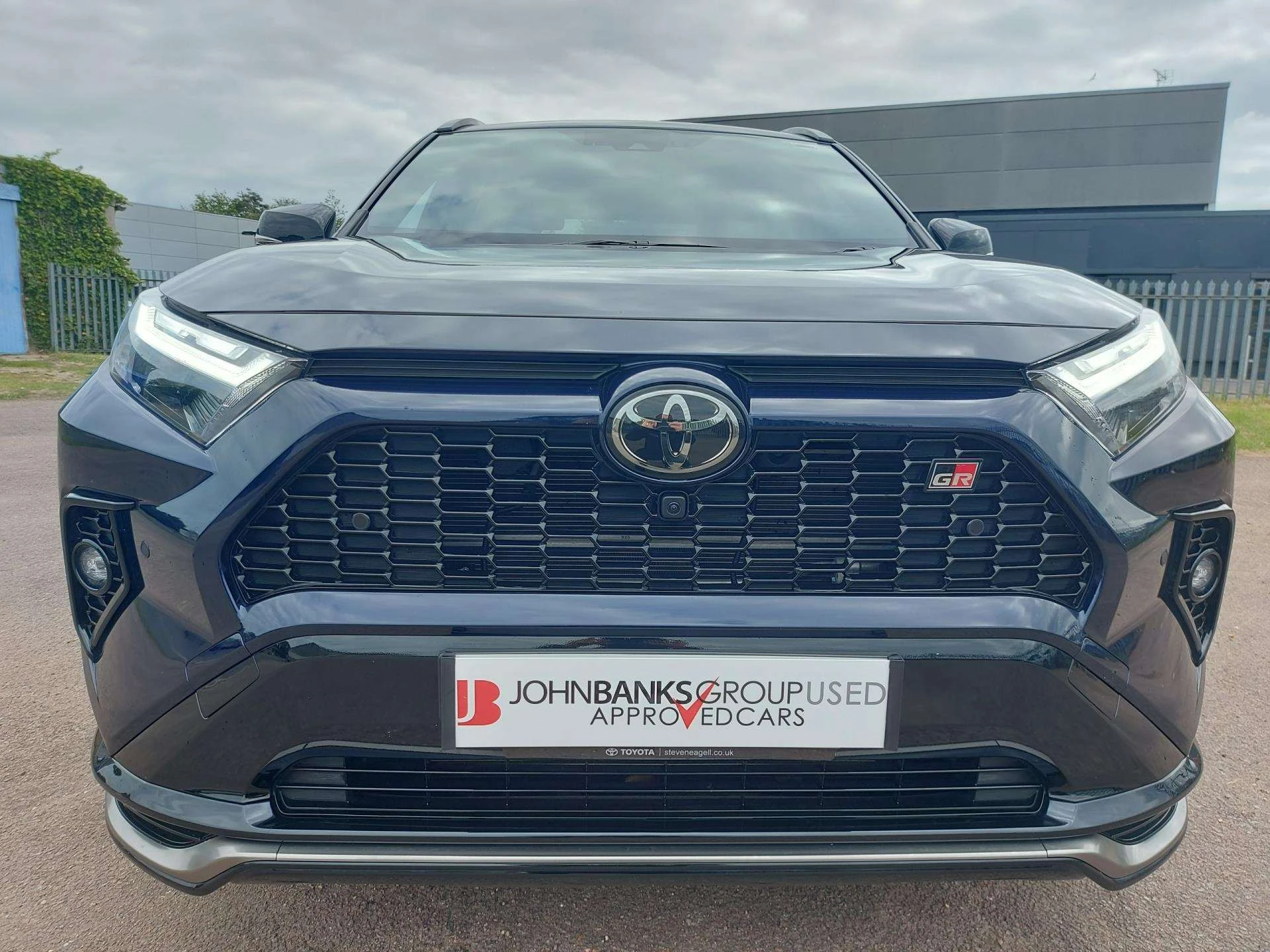 Vehicle image 6