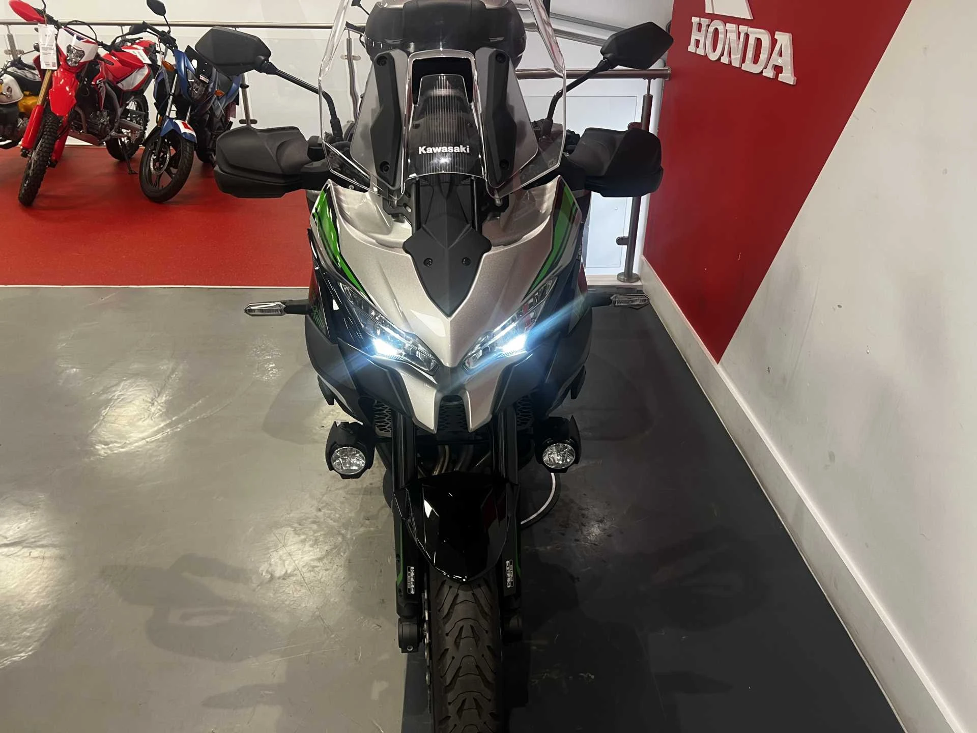 Vehicle image 7