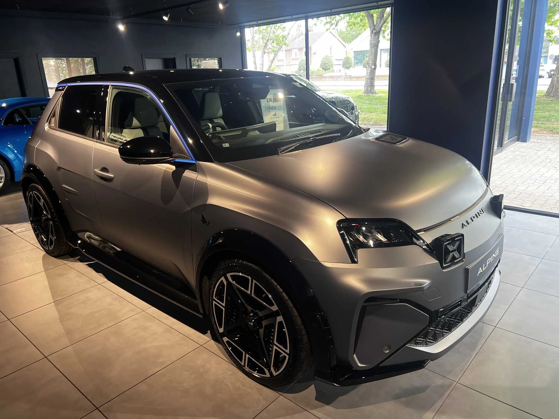Vehicle image 4