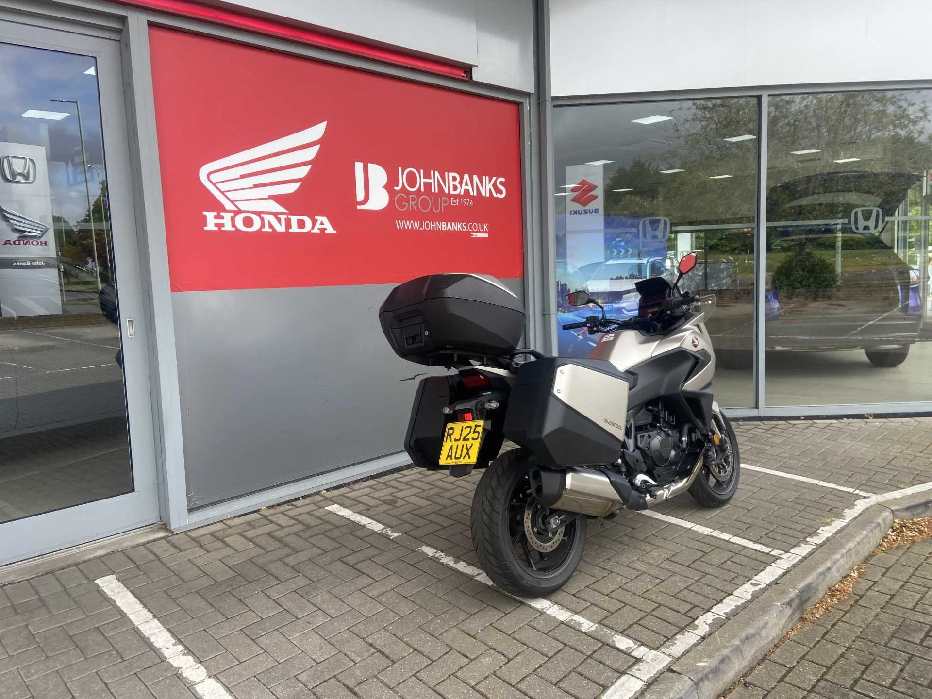 Vehicle image 3
