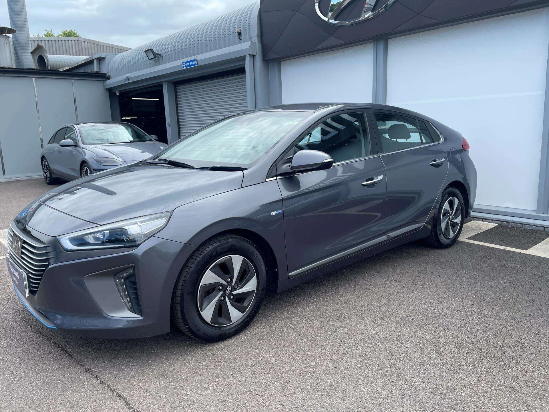Vehicle image 6