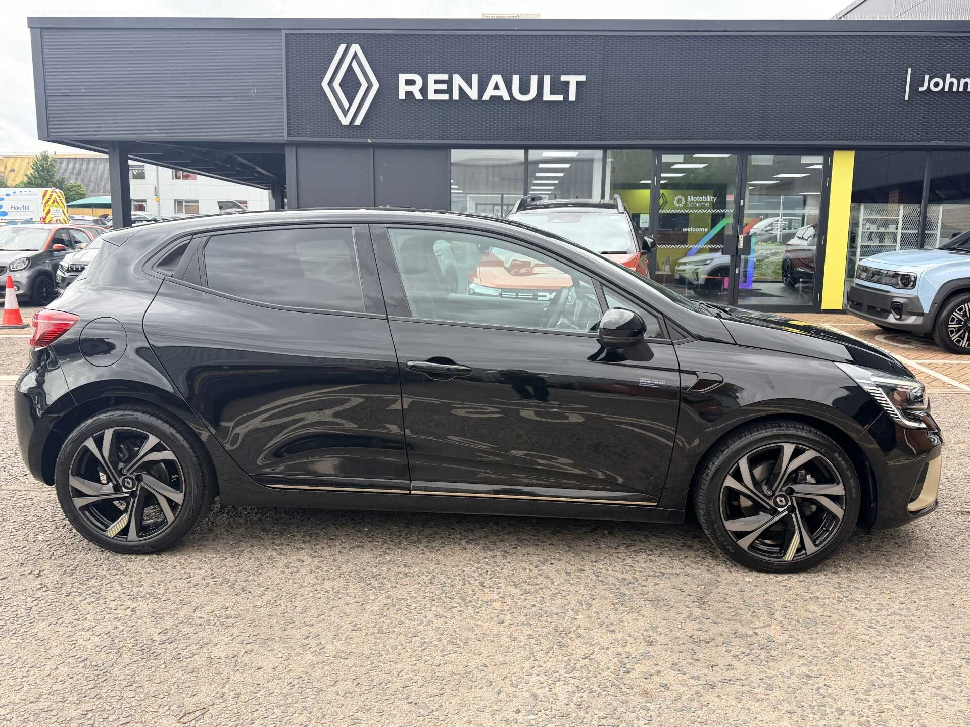 Vehicle image 5