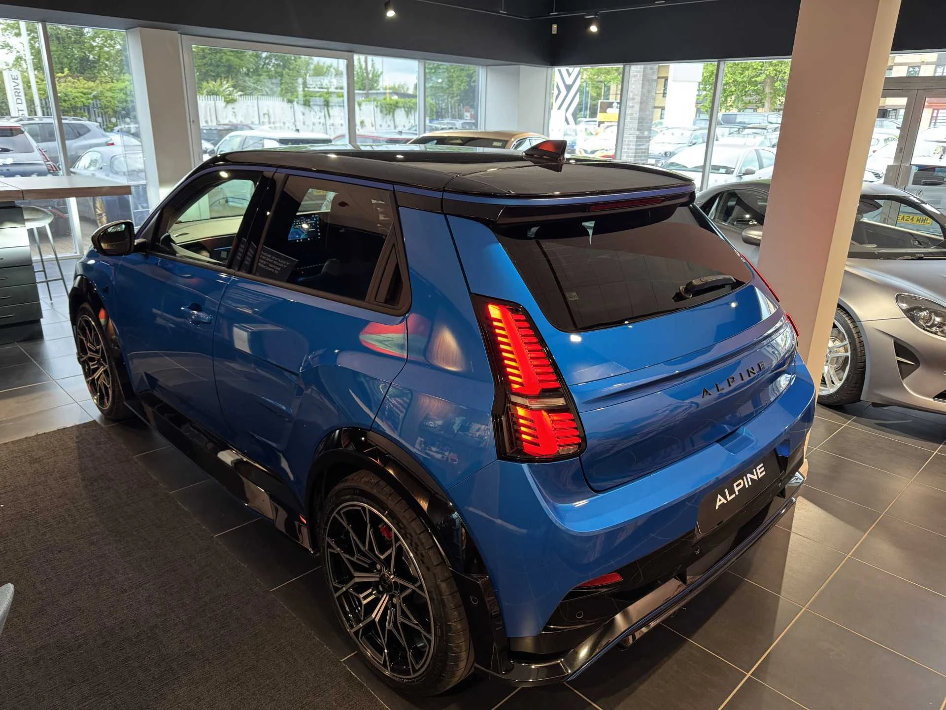 Vehicle image 4