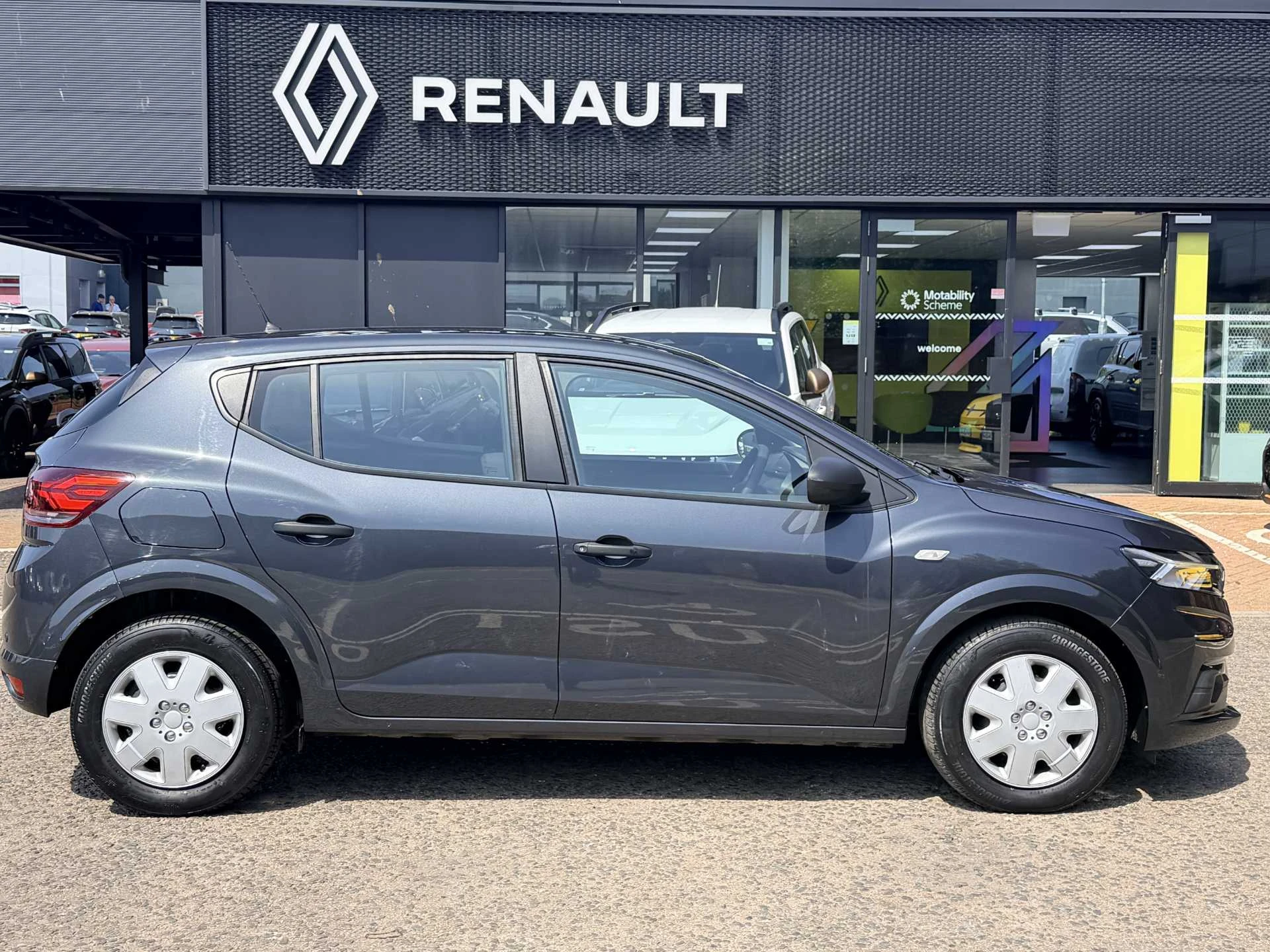 Vehicle image 5