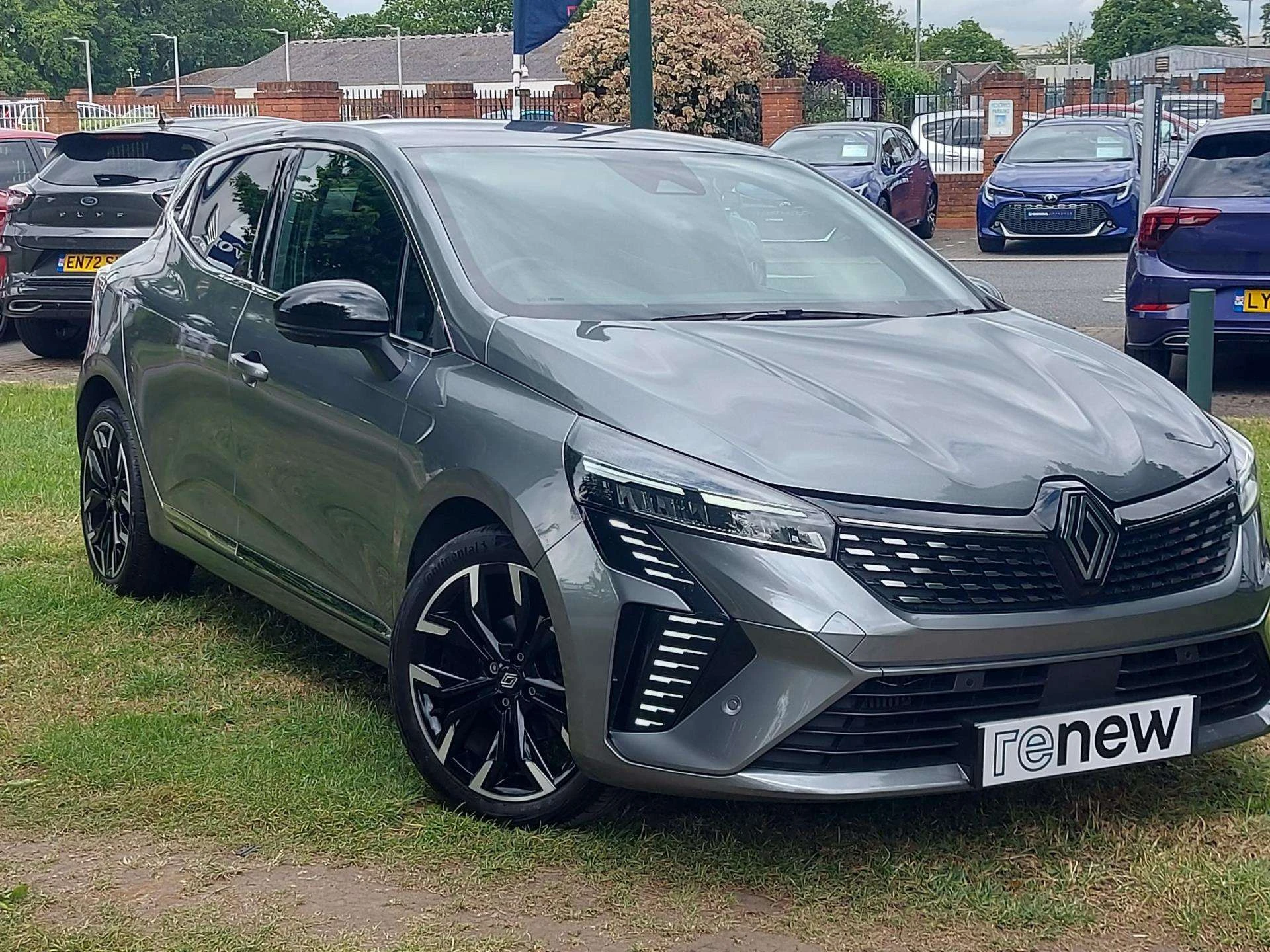 Vehicle image 4
