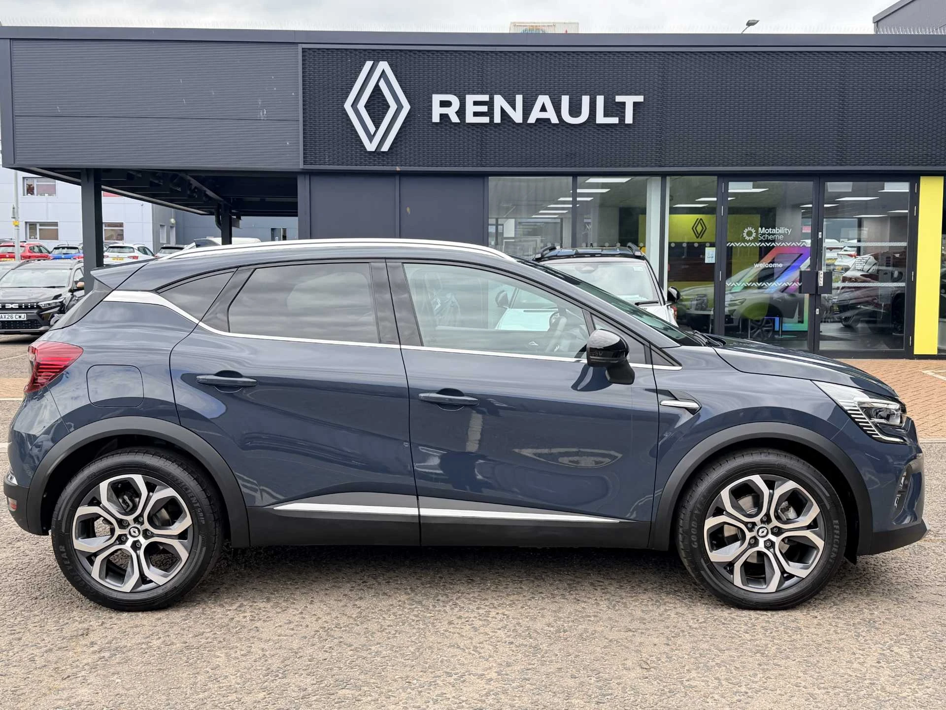 Vehicle image 5