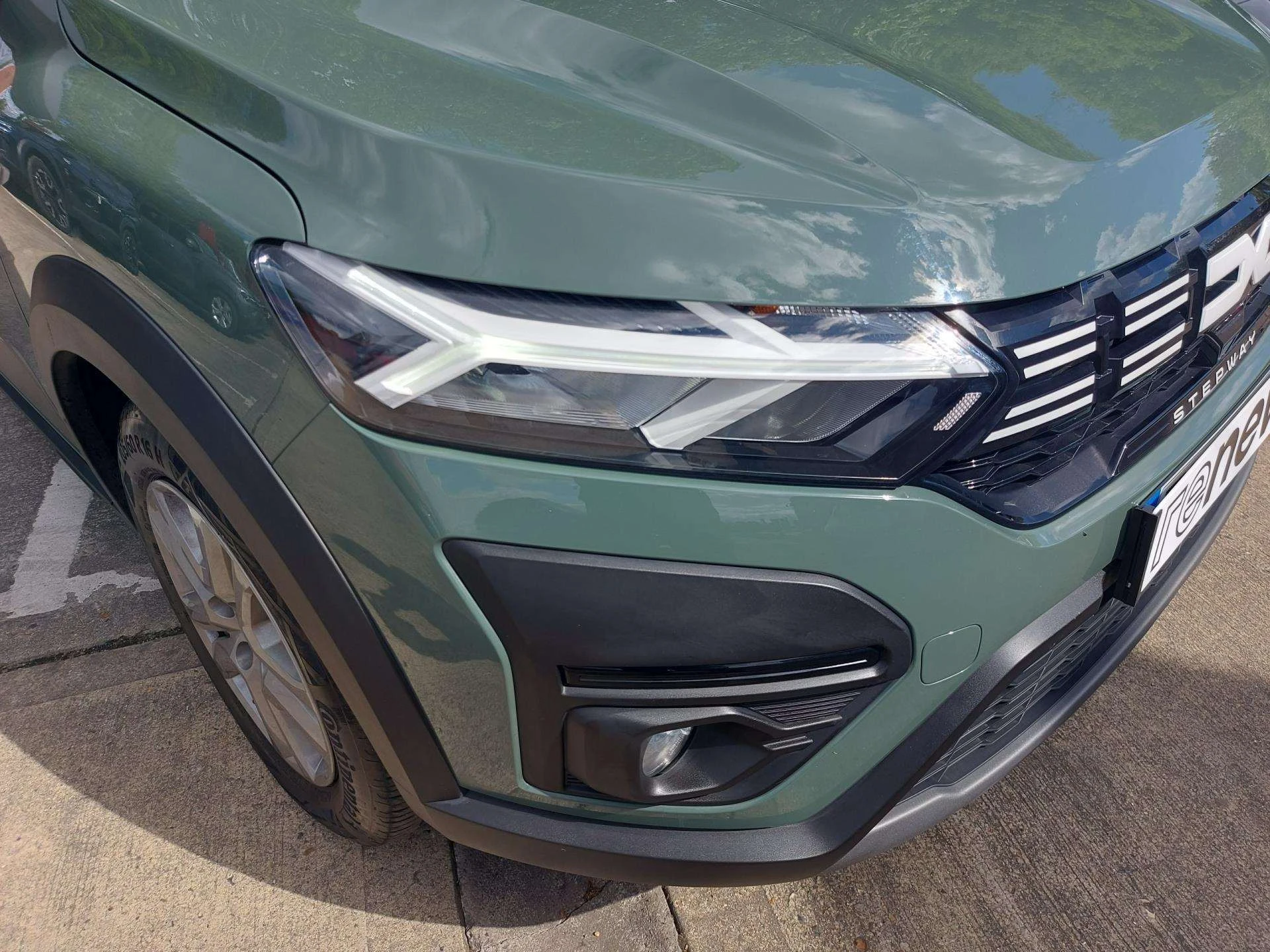 Vehicle image 7