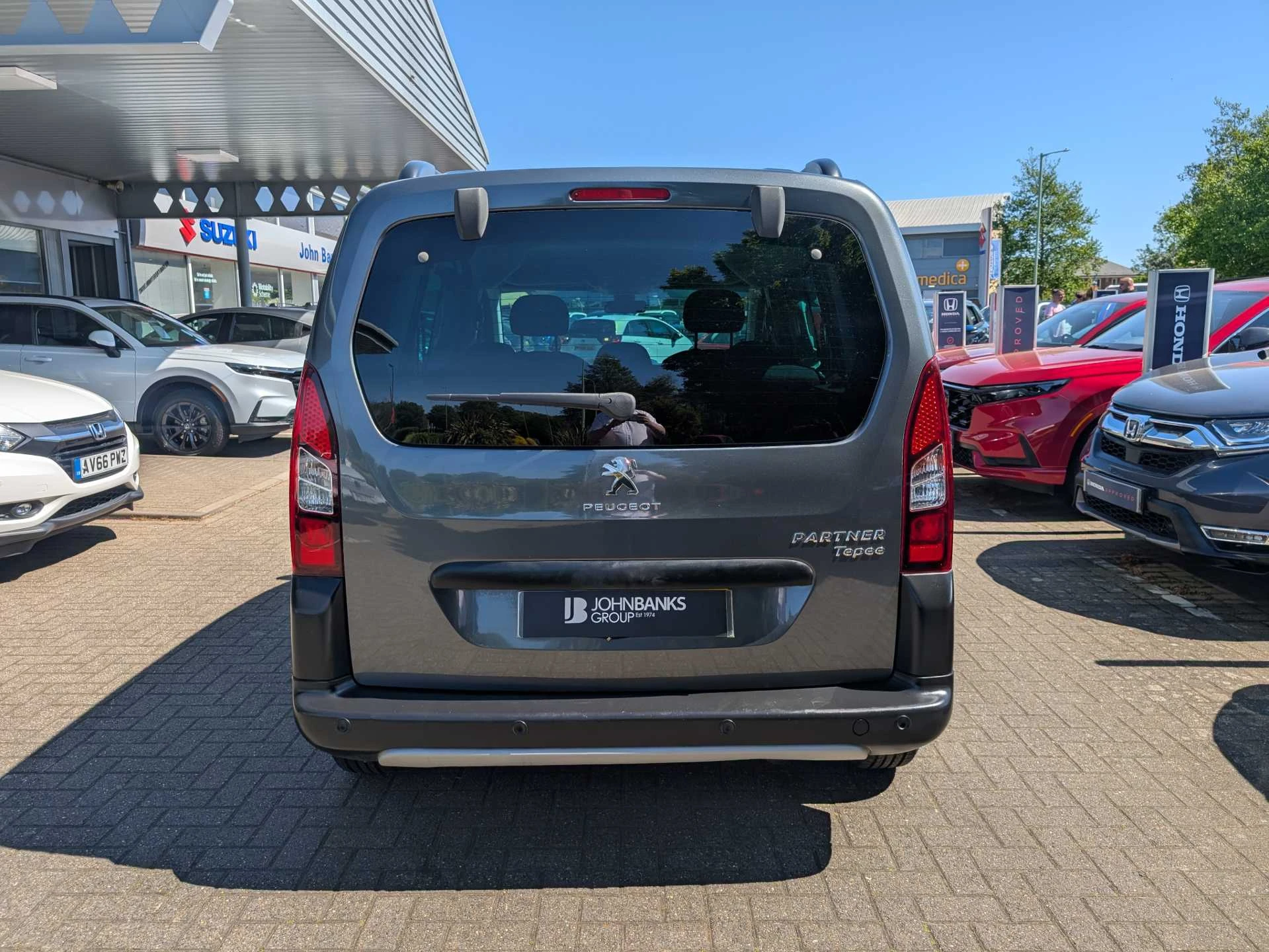 Vehicle image 7