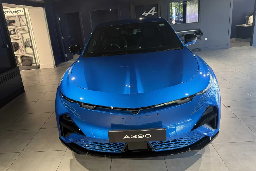 Vehicle Image - 0