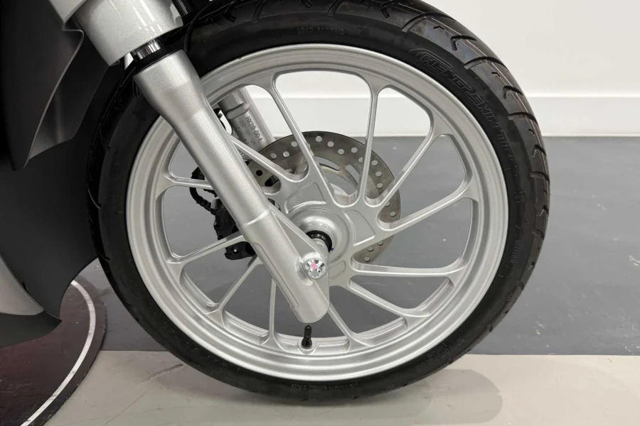 Vehicle Image - 3