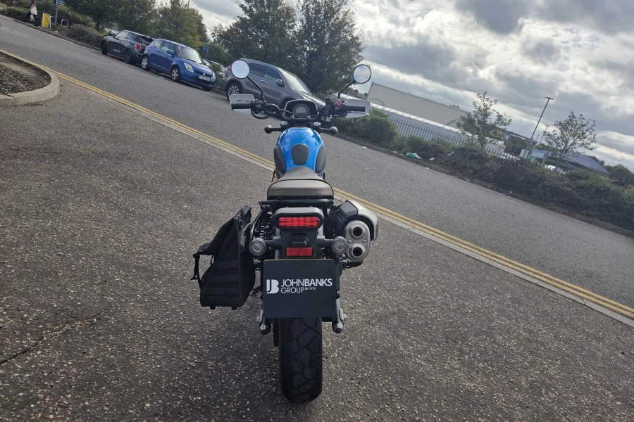 Vehicle Image - 3