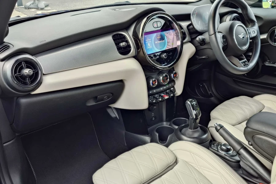 Vehicle Image - 3