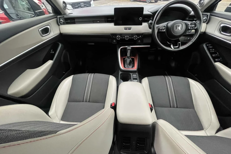 Vehicle Image - 3