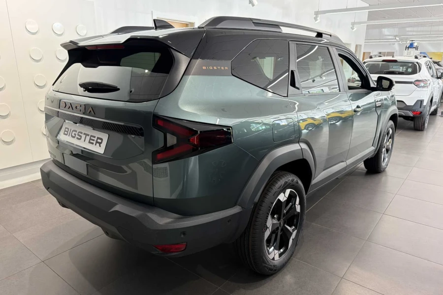 Vehicle Image - 3
