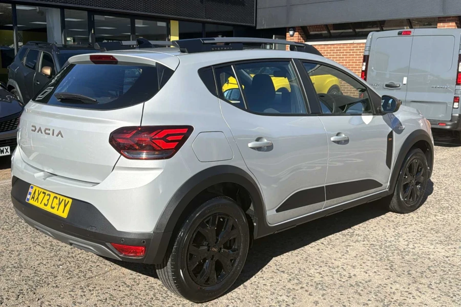 Vehicle Image - 3