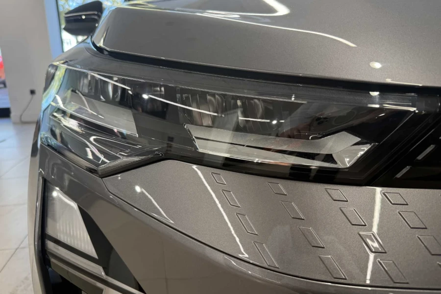 Vehicle Image - 3