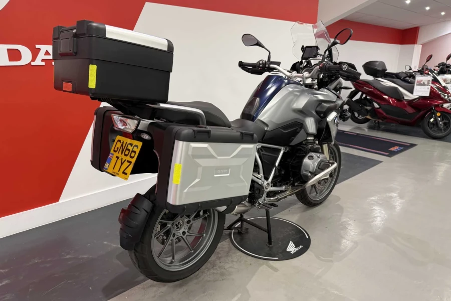 Vehicle Image - 2