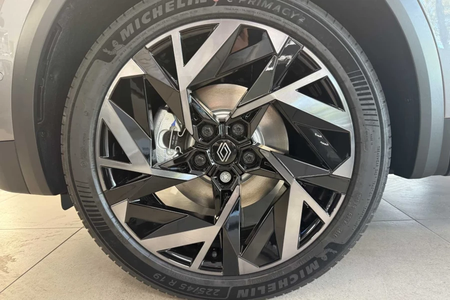 Vehicle Image - 2