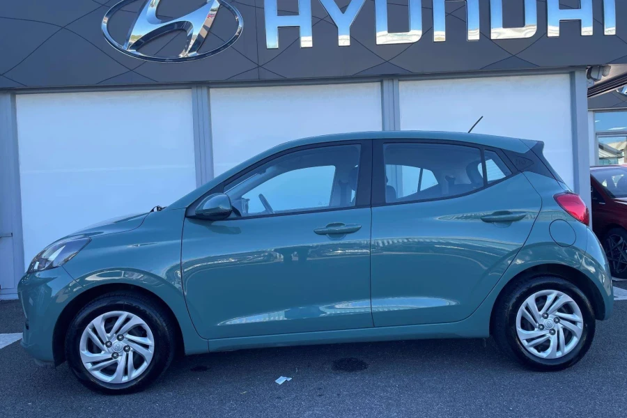 Vehicle Image - 2