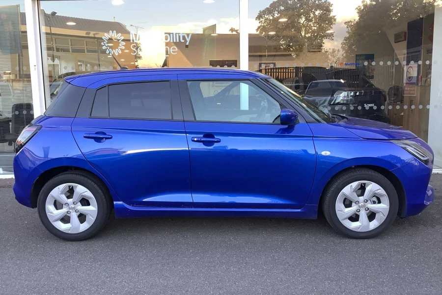 Vehicle Image - 3