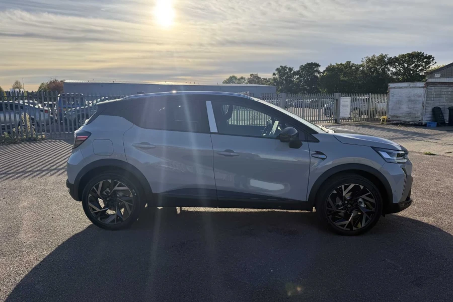 Vehicle Image - 2