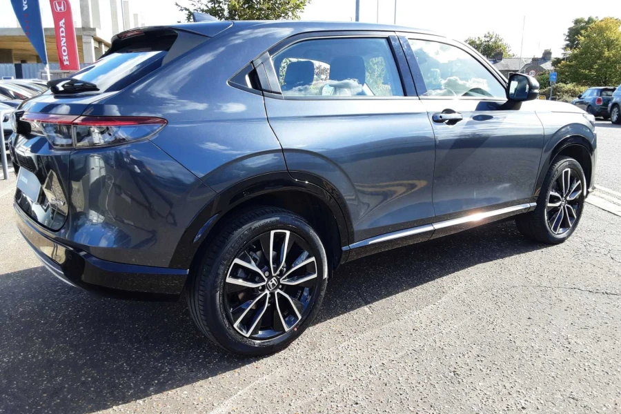 Vehicle Image - 3